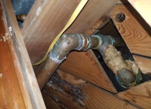 Don't use epoxy resin to fix pipe fittings